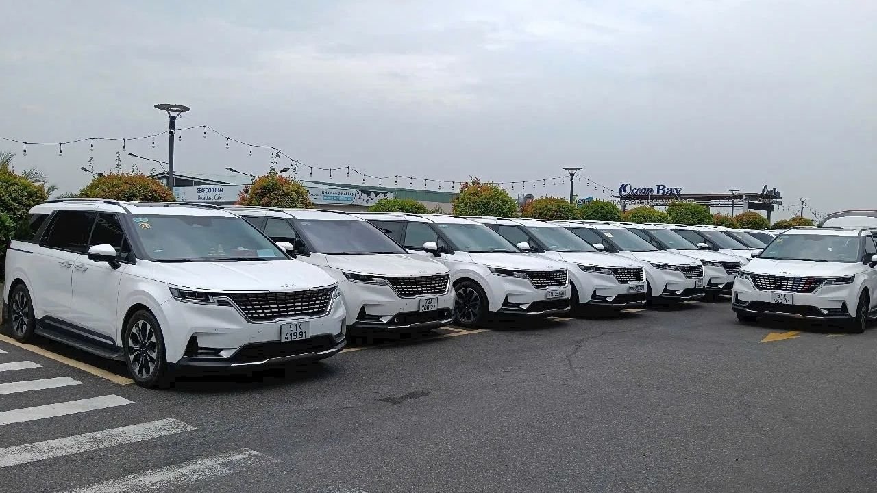 Nội thất sang trọng Kia Carnival Thiên Phúc Travel