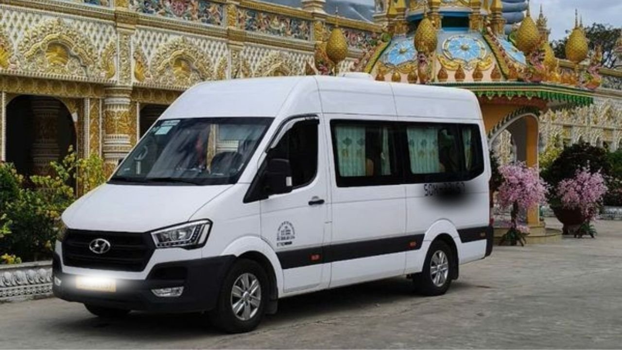 Tài xế kinh nghiệm phục vụ thuê xe 16 chỗ Thiên Phúc Travel