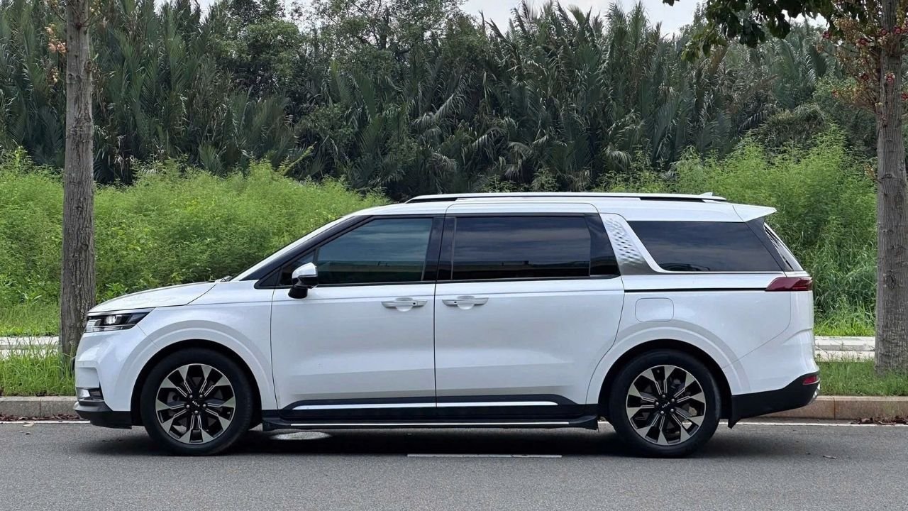 Đặt xe Kia Carnival giá rẻ Thiên Phúc Travel